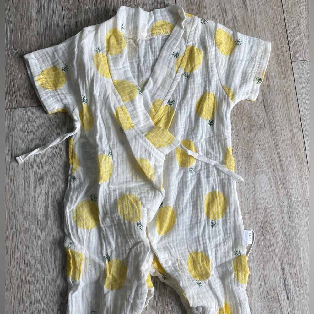 Baby jumpsuit 73/48  with pineapple design